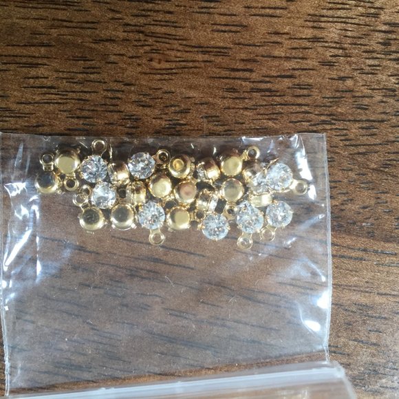 Lot of Gold Color and Gold Plated Jewelry Supplies - Picture 13 of 13